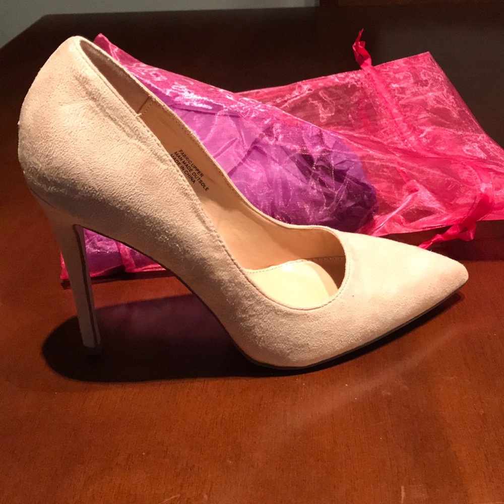 Brand new nude pumps